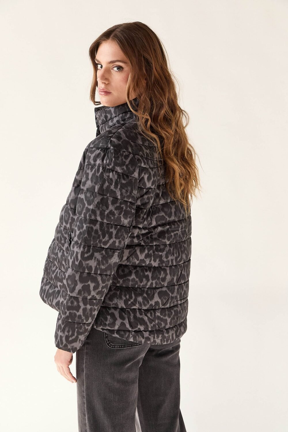 Shelter plumas animal print gray
