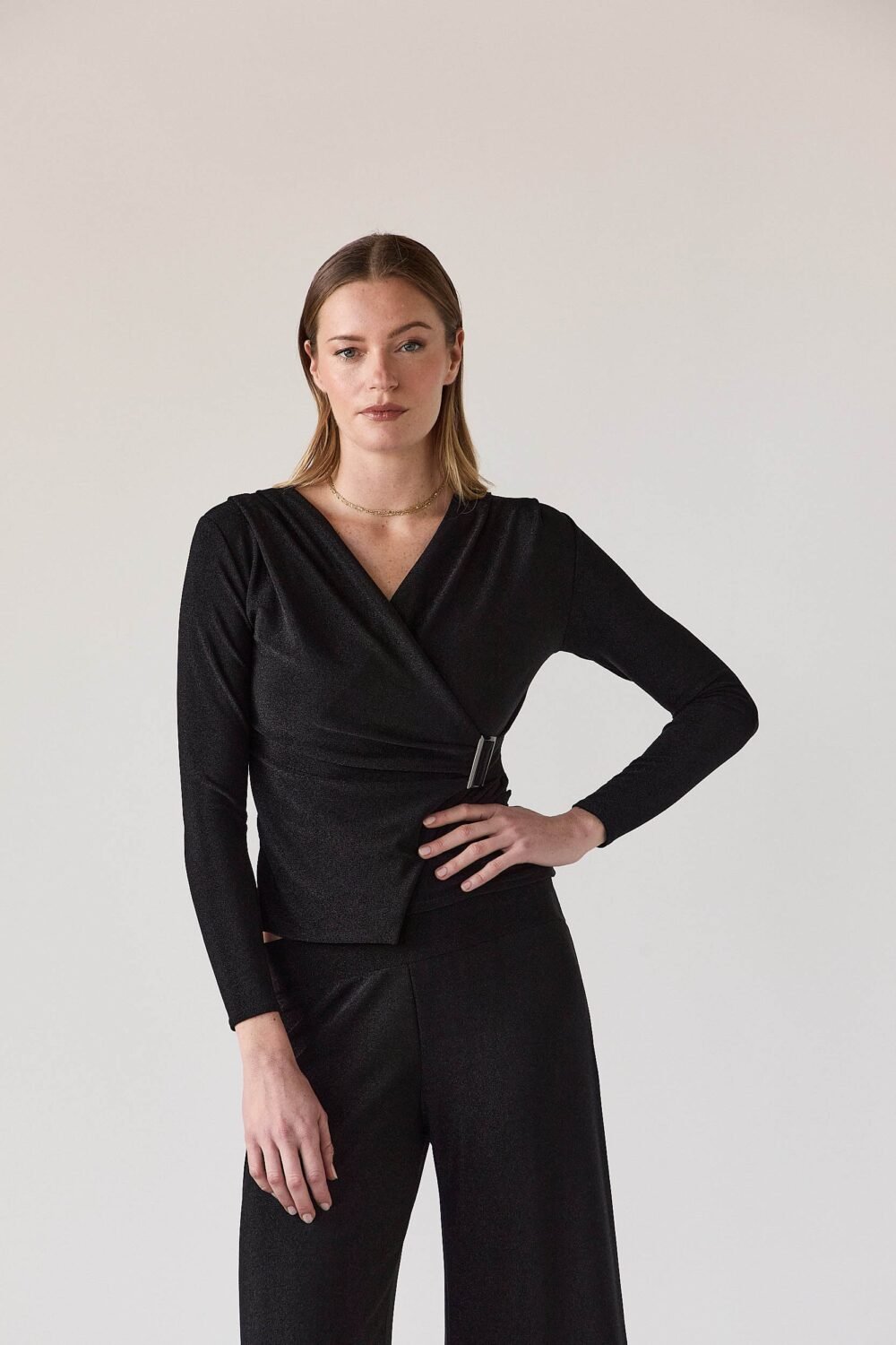 Top cruzado lurex hebilla negro