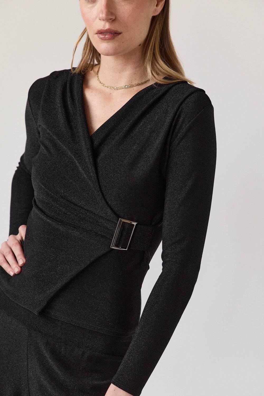 Top cruzado lurex hebilla negro