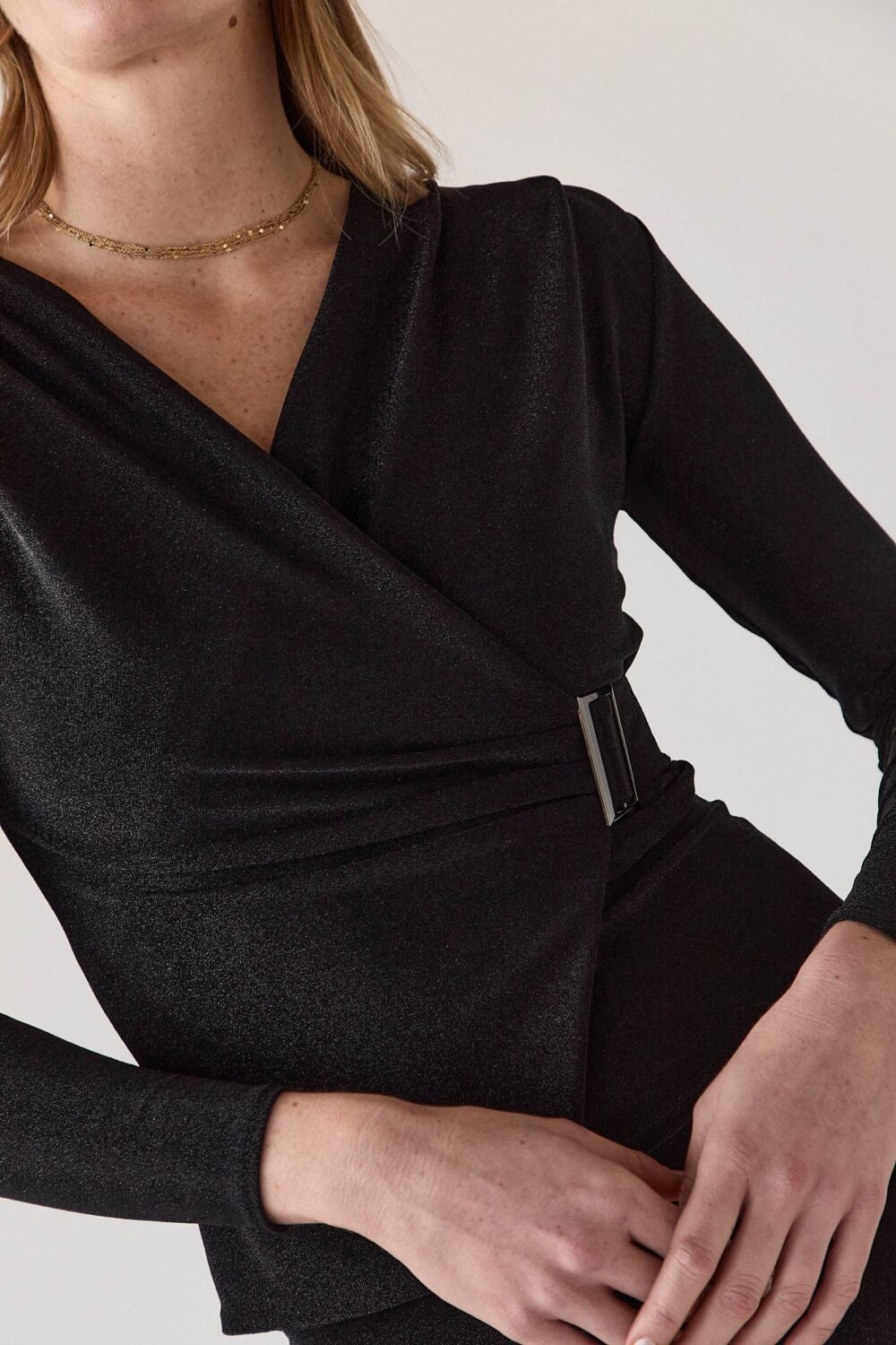 Top cruzado lurex hebilla negro