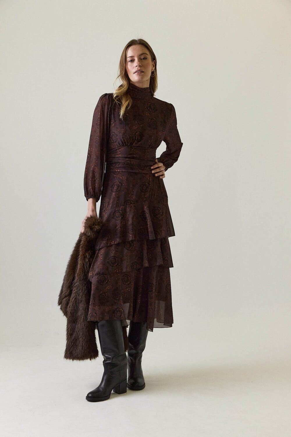 Dress largo volantes estampado floral marrón