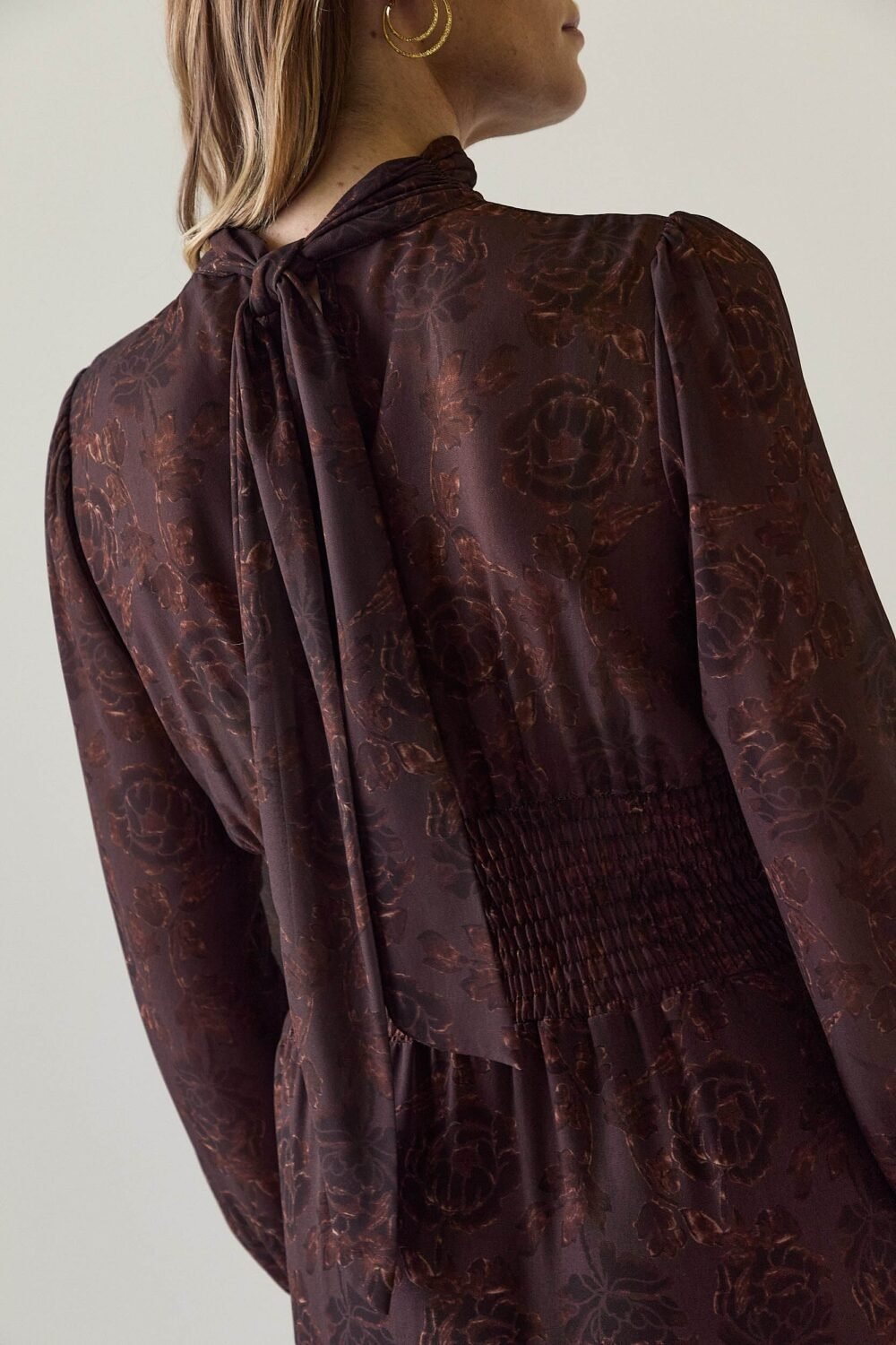 Dress largo volantes estampado floral marrón