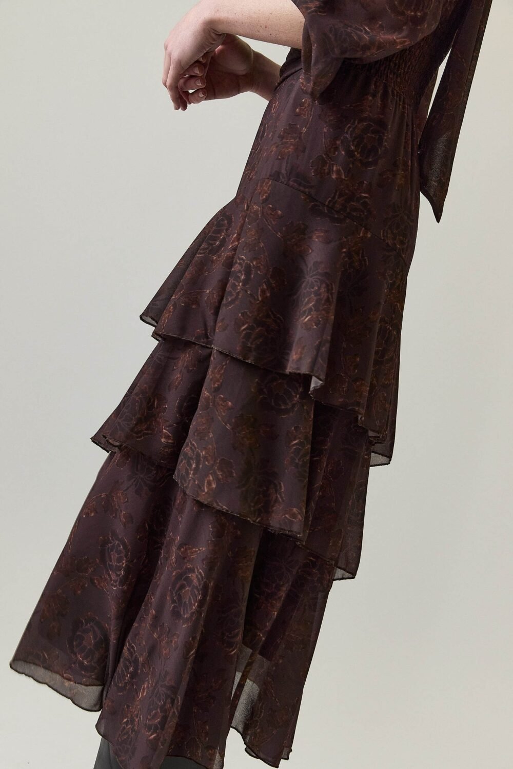 Dress largo volantes estampado floral marrón