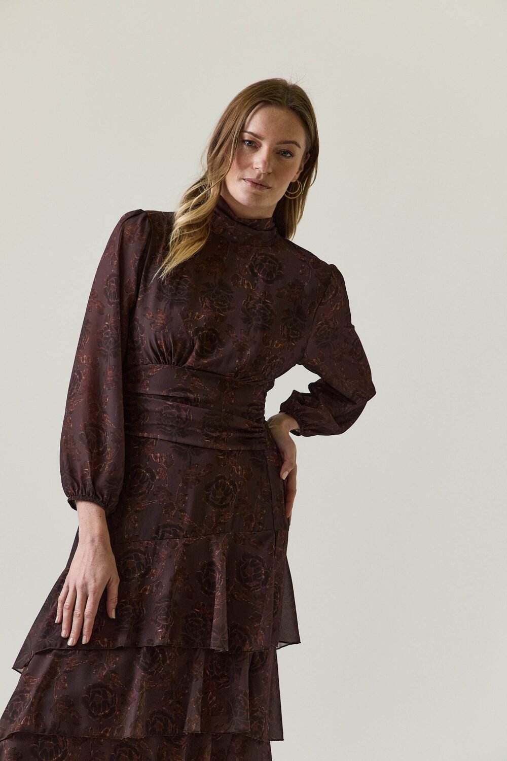 Vestido-volantes-flores-marron-934548-5