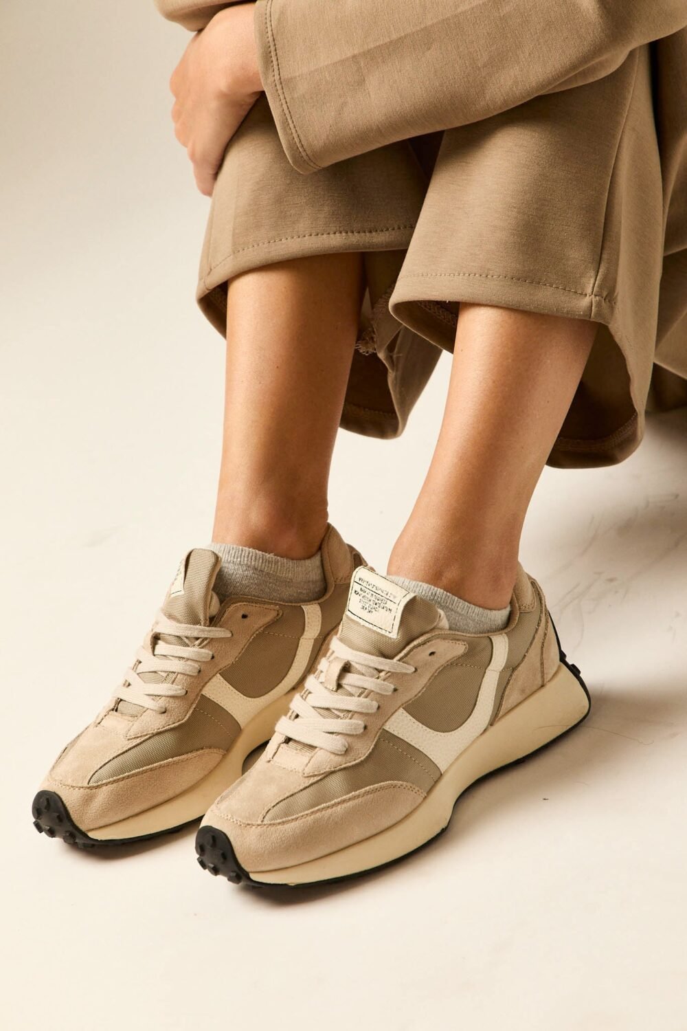 Zapatilla-combinada-beige-4530AW002-6