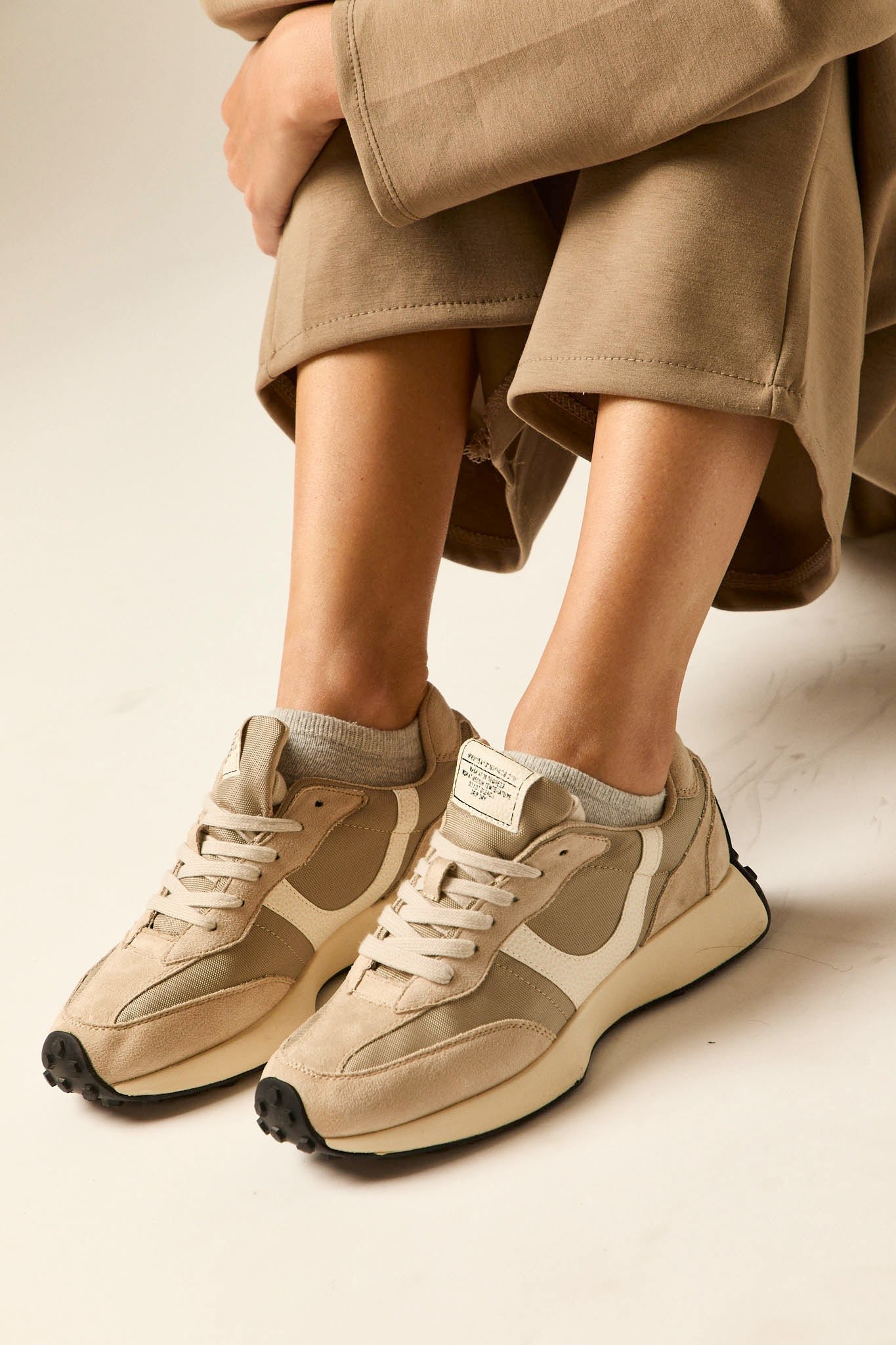 Zapatilla-combinada-beige-4530AW002-6