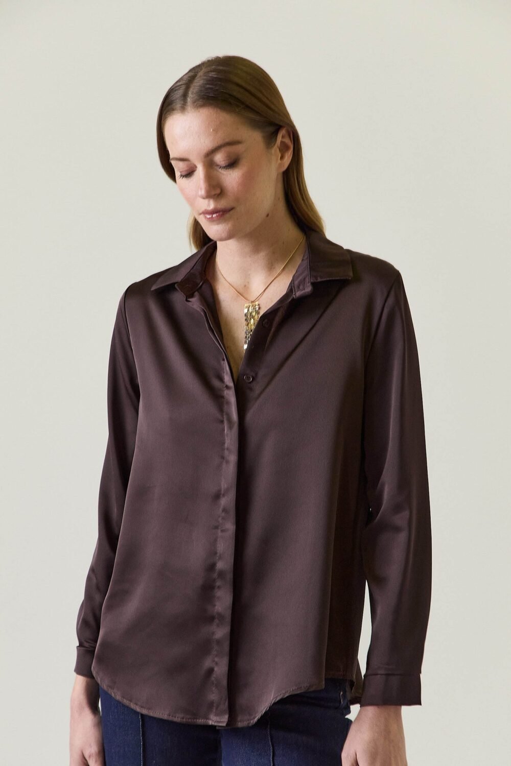 camisa-basica-saten-marron-934612-3