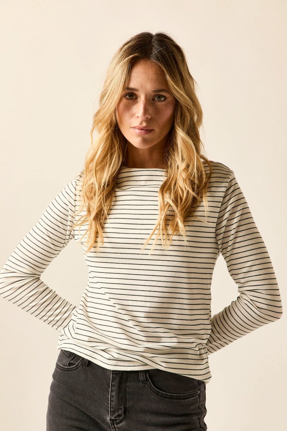 camiseta-manga-larga-rayas-gris-003611000-0