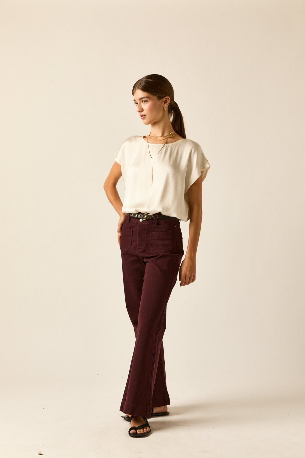 Camiseta satinada lazo crema