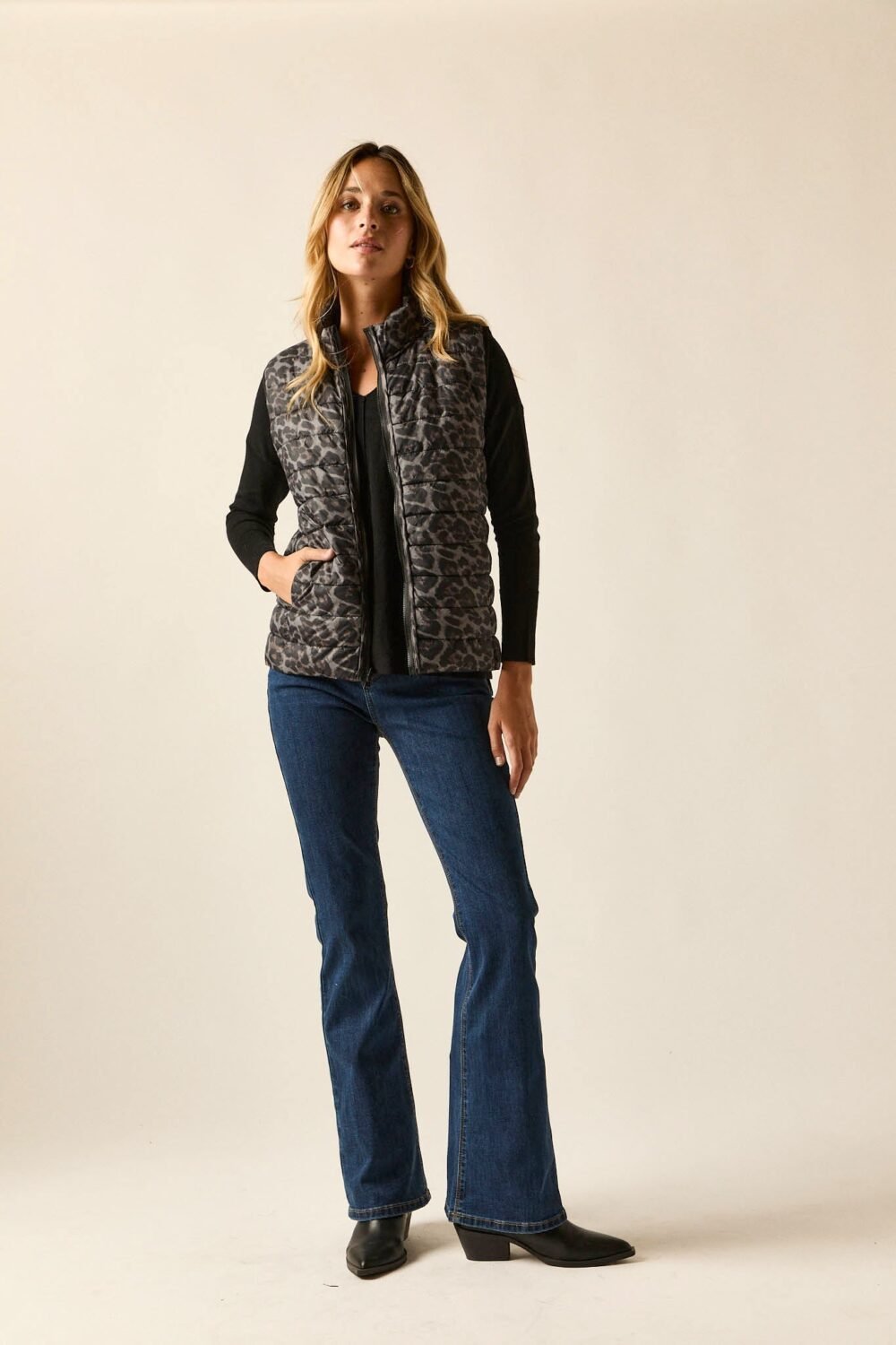 Vest reversible animal print negro