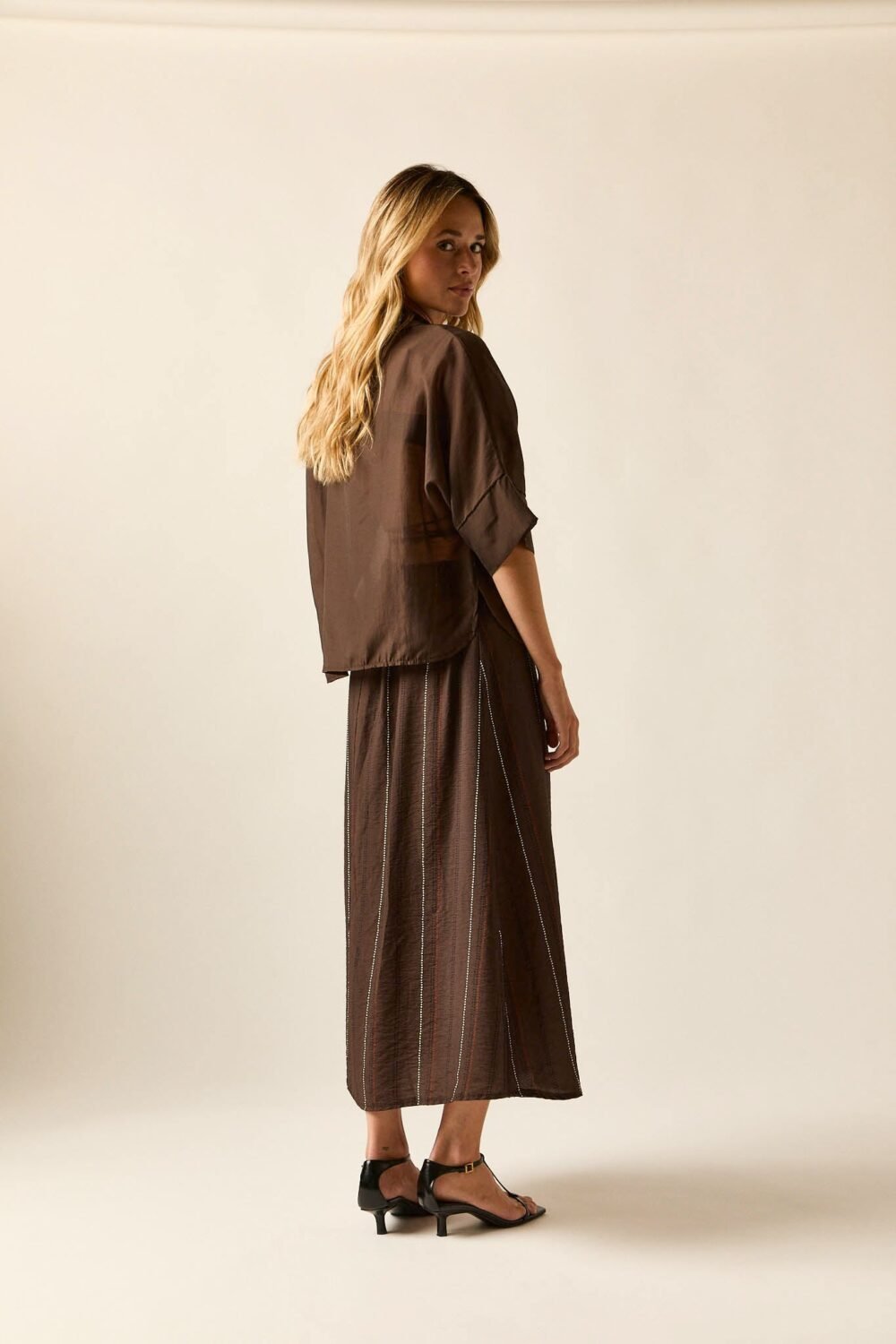 Falda midi estampada marrón