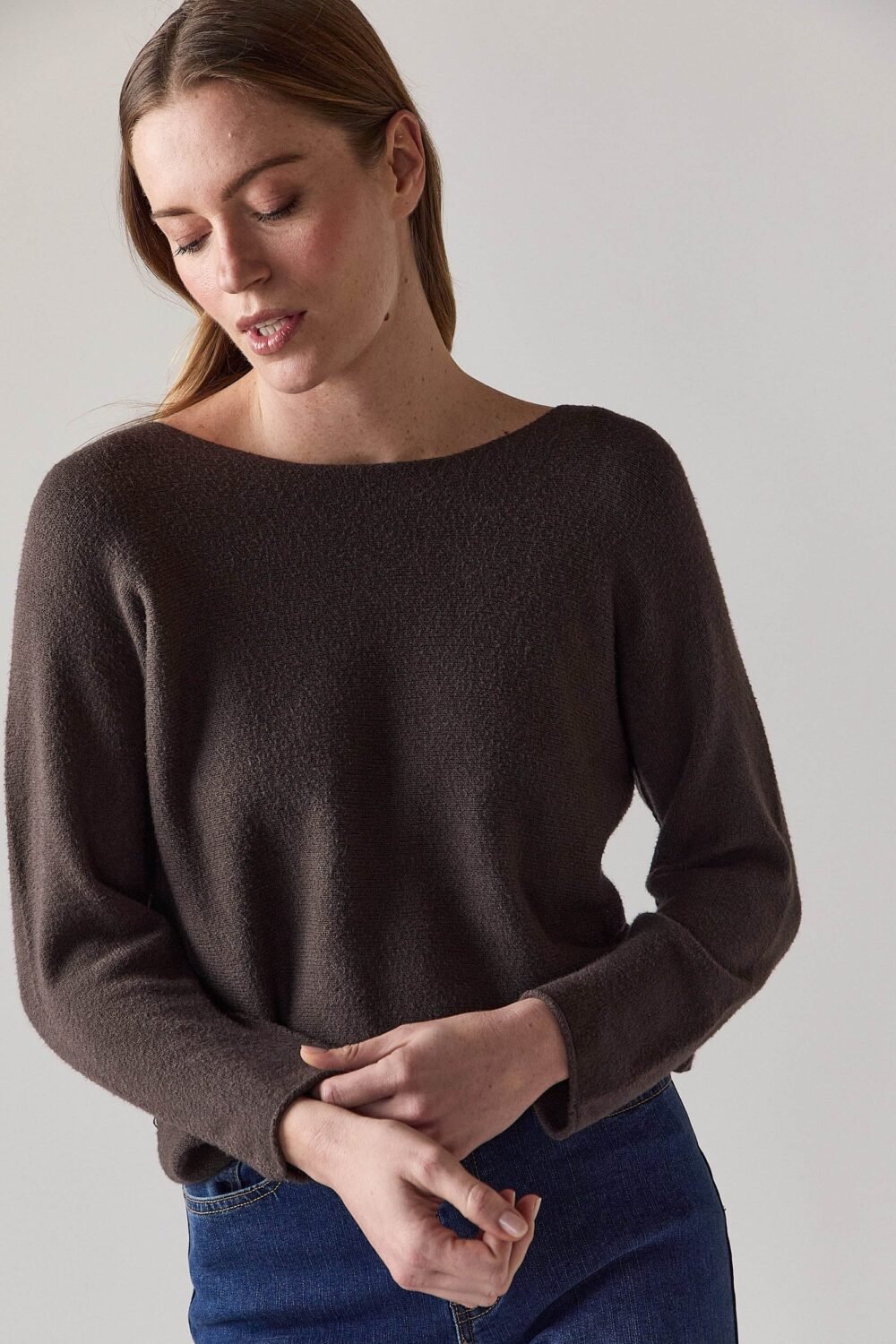 jersey-cuello-redondo-marron-934615-5