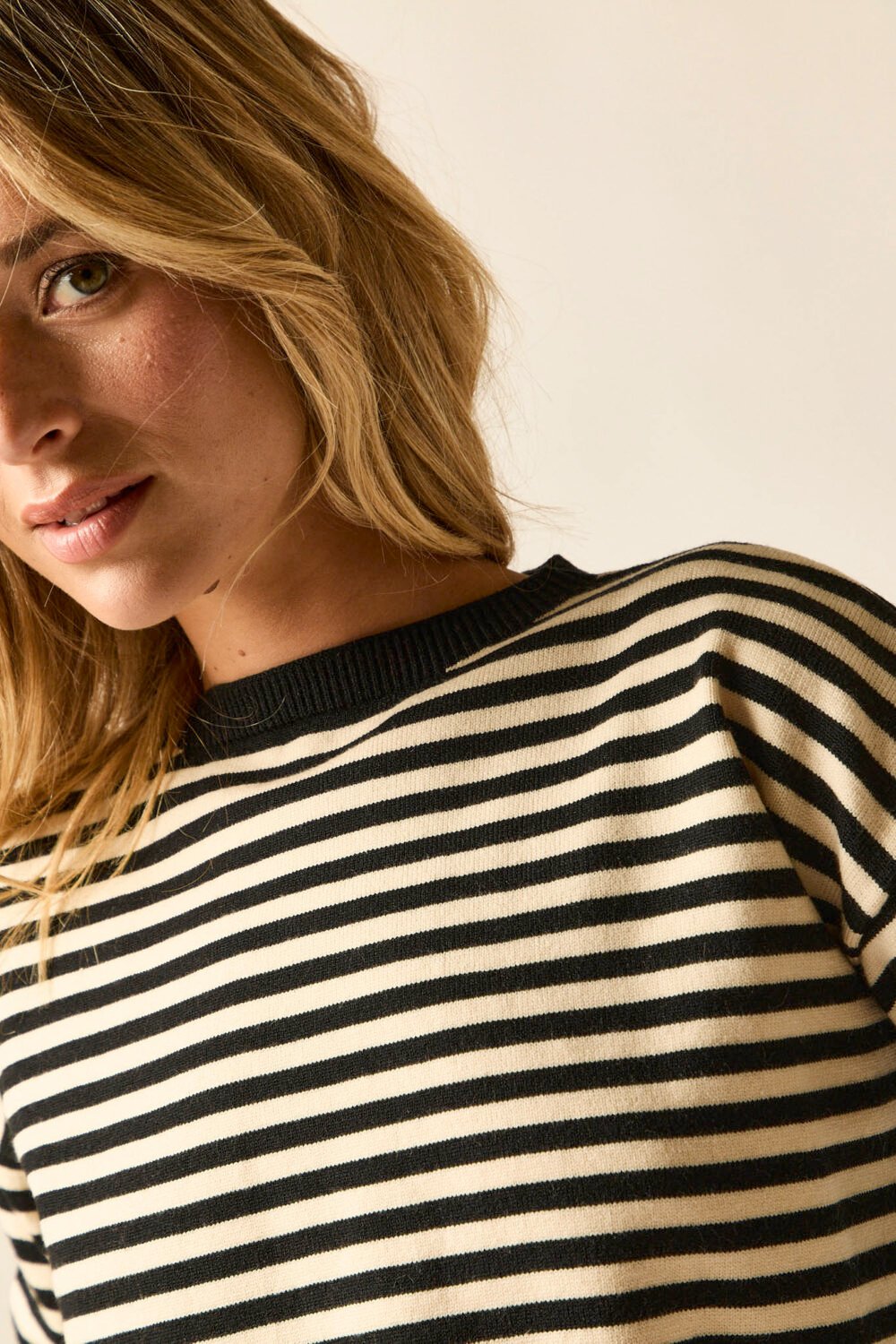 Jersey rayas bicolor negro