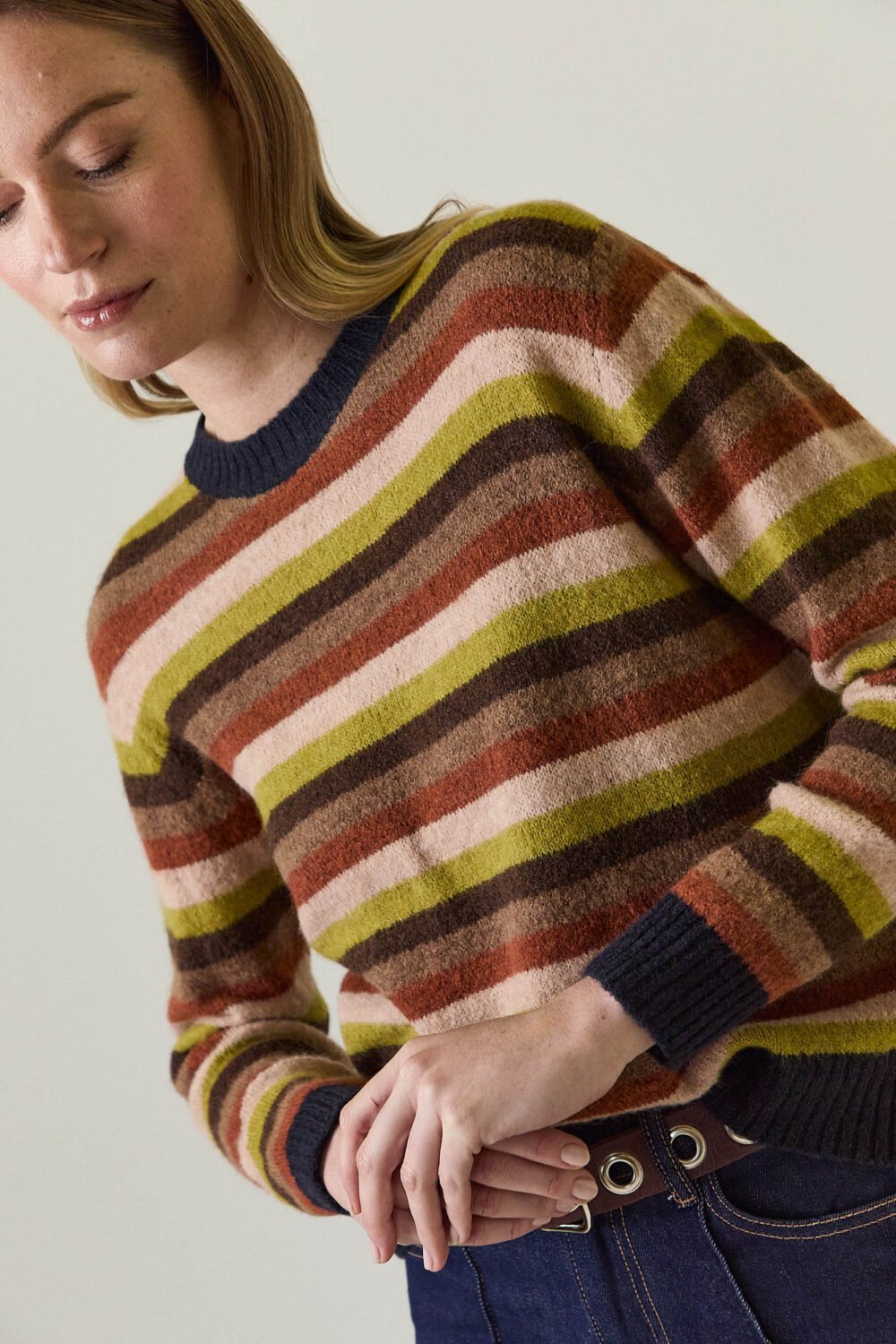 jersey-rayas-cuello-contraste-azul-934596-4