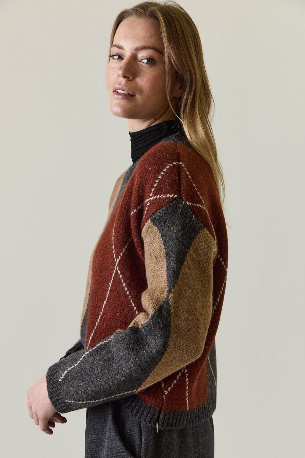 Jersey de rombos multicolor gris