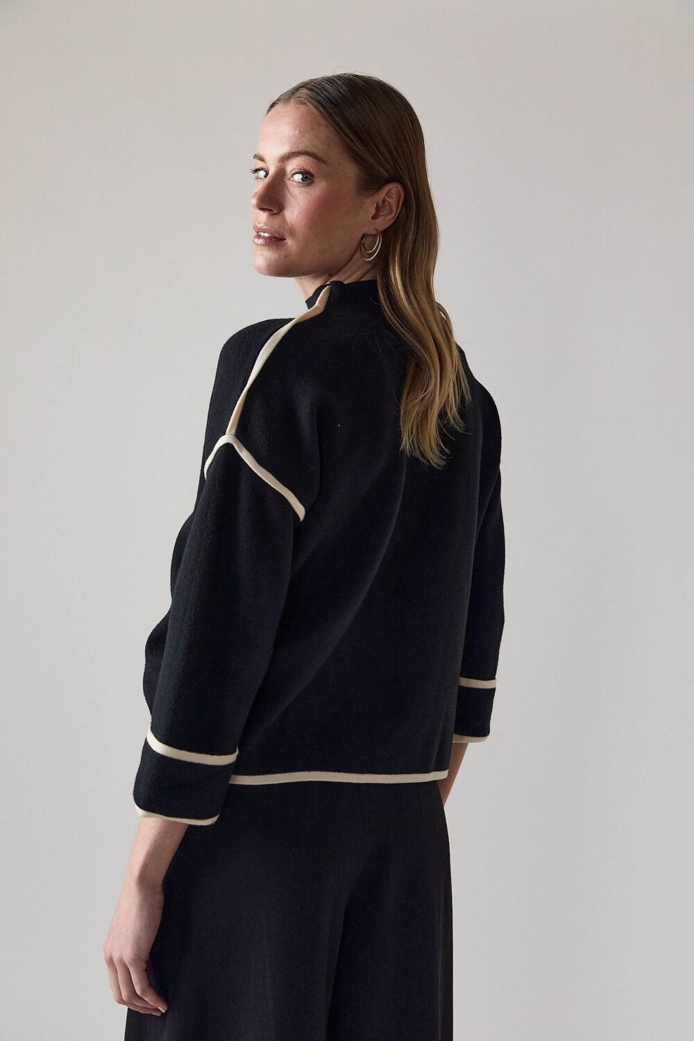 Jersey manga 3/4 vivos contraste negro