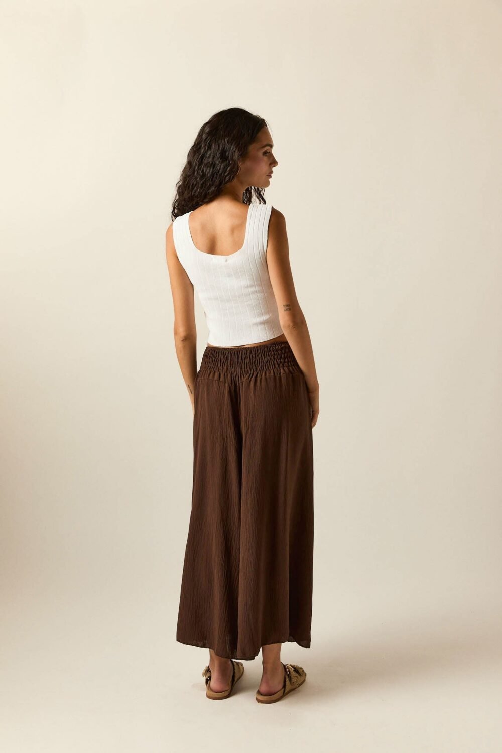 Pantalón fluido ancho marrón