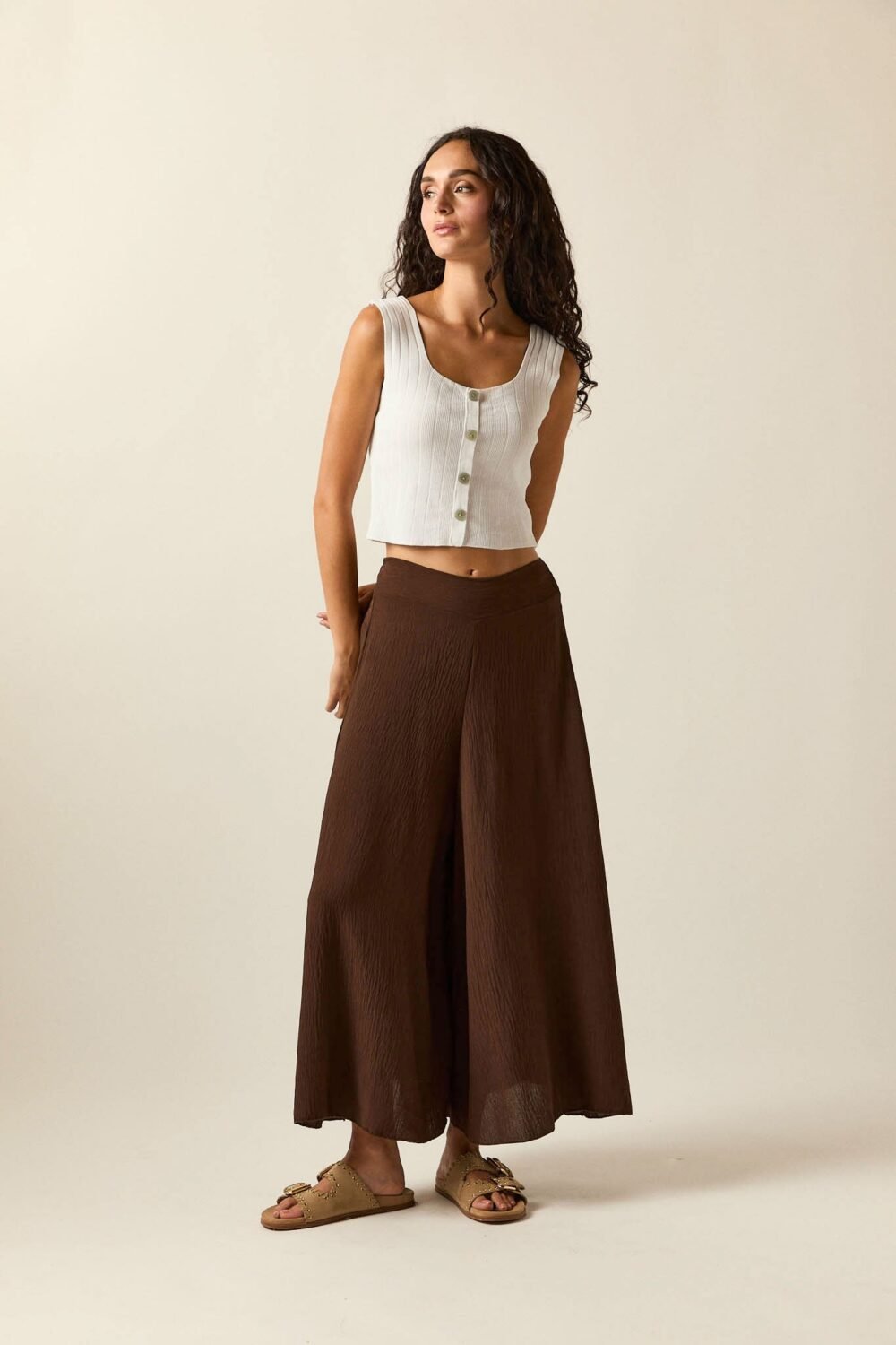 pantalon-ancho-fluido-marron-005527104-2