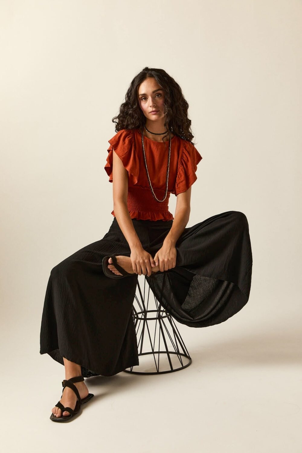 pantalon-ancho-fluido-negro-005527600-4