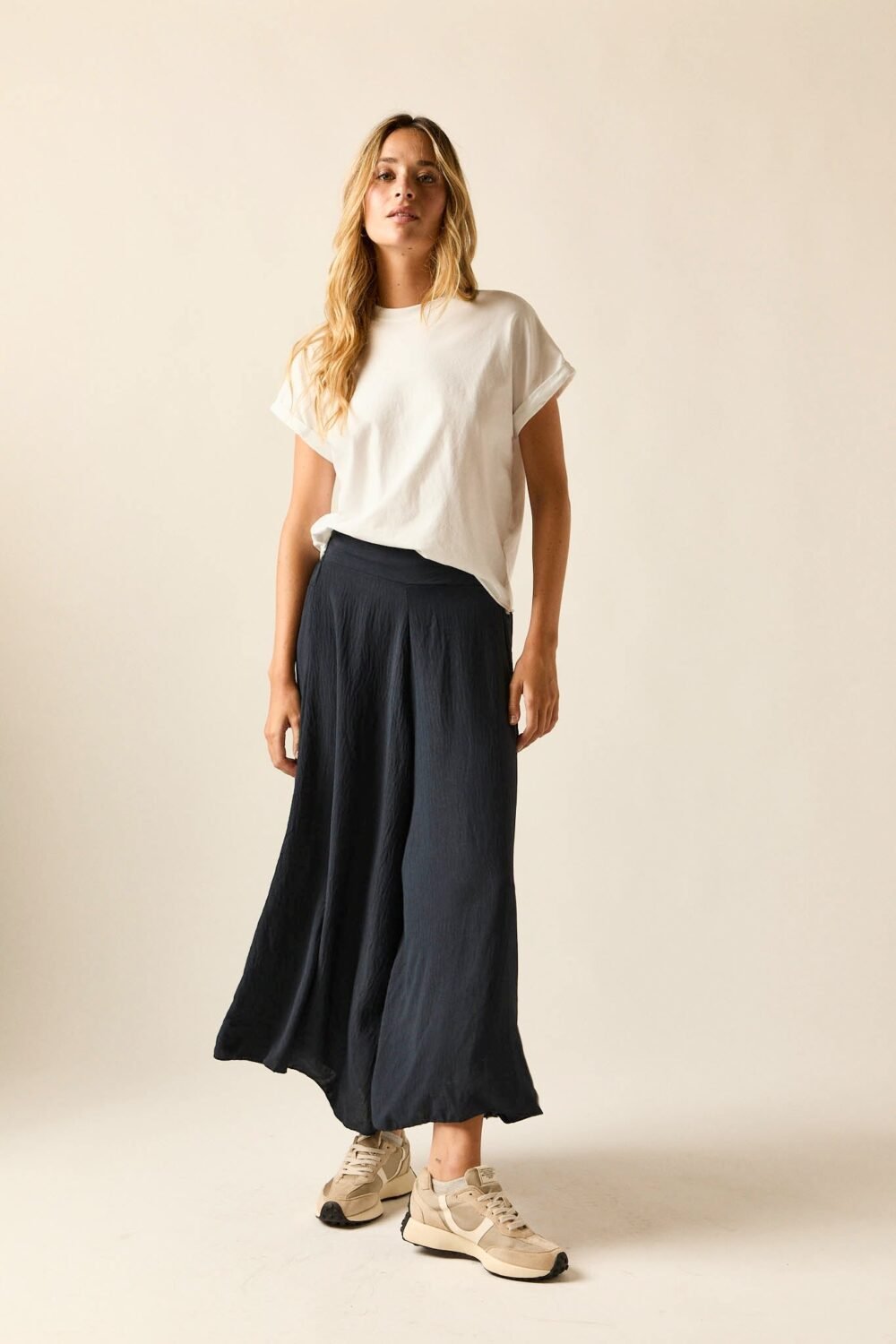 Pantalón fluido ancho azul marino