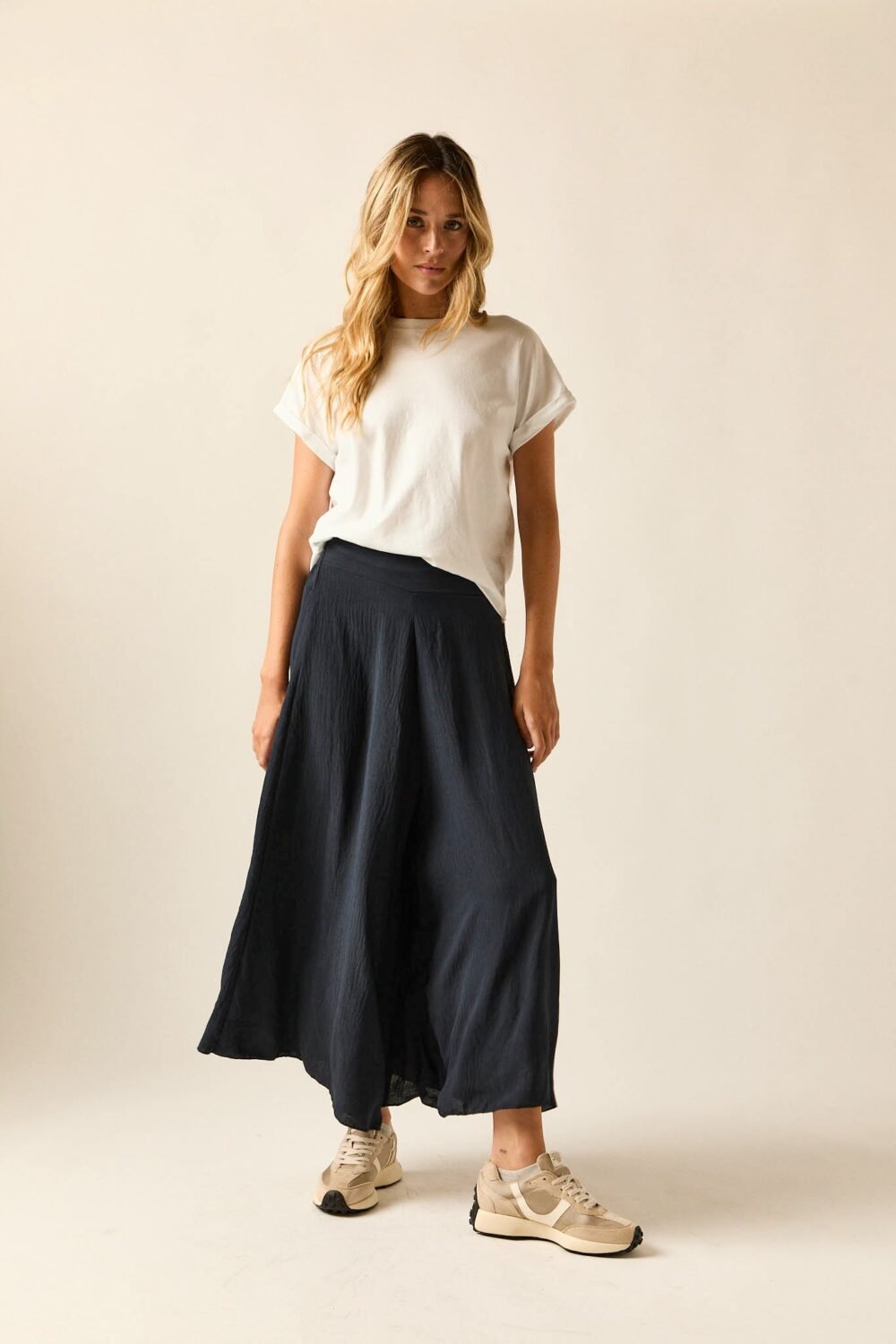 Pantalón fluido ancho azul marino