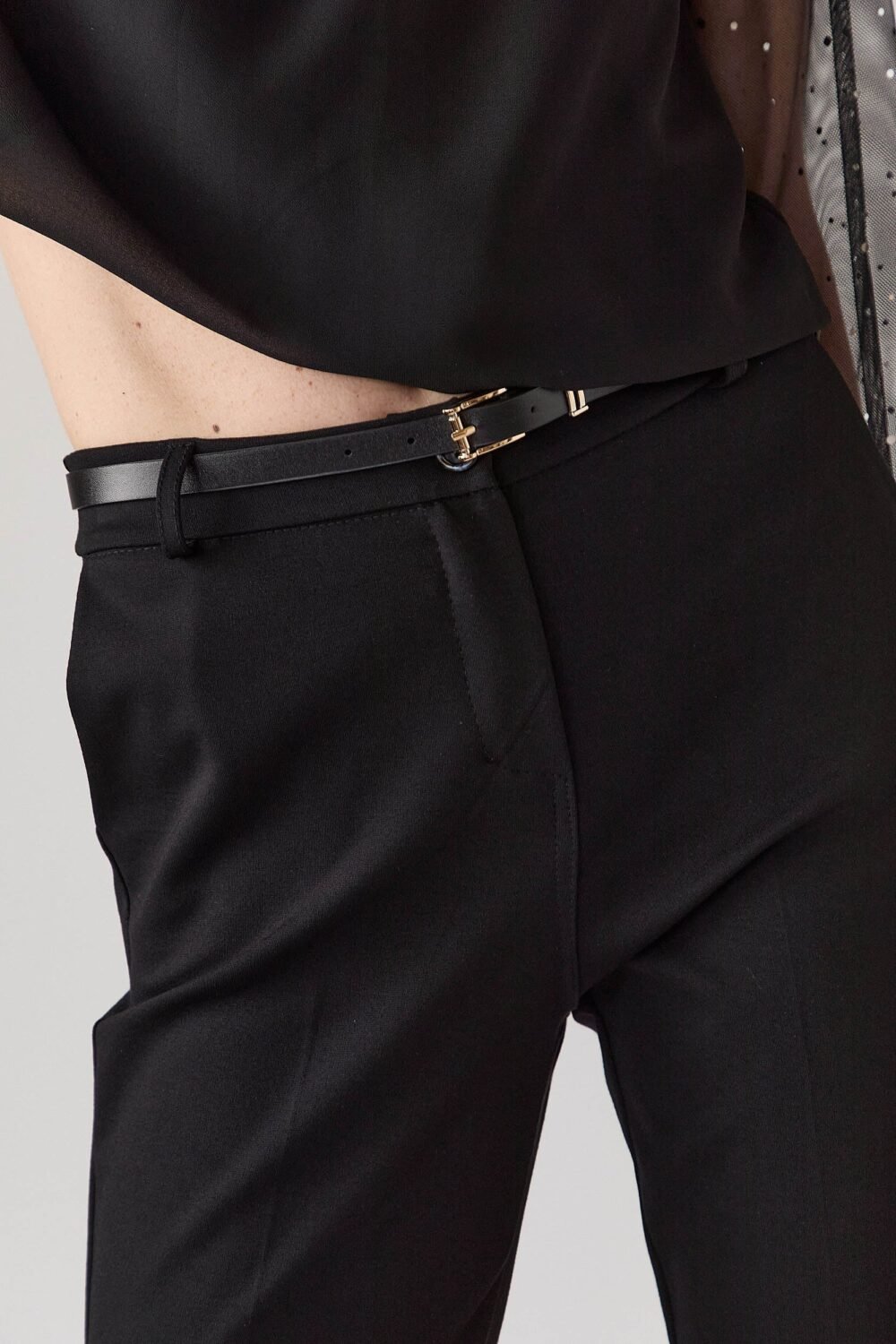 Pantalón sastre campana con cinturón negro