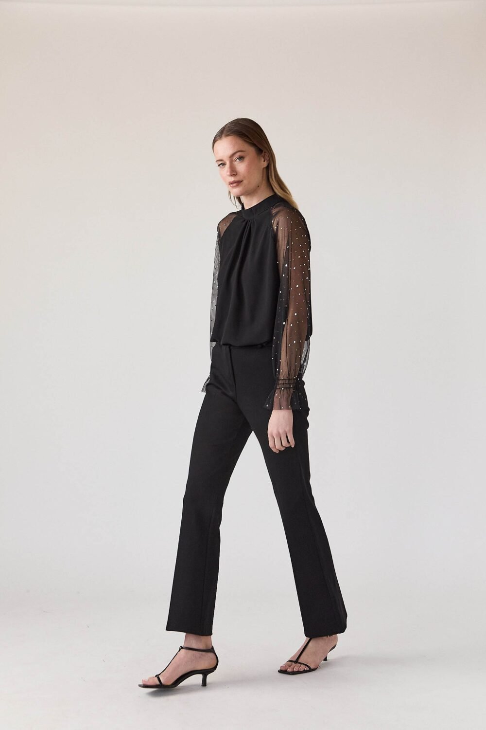 Pantalón sastre campana con cinturón negro