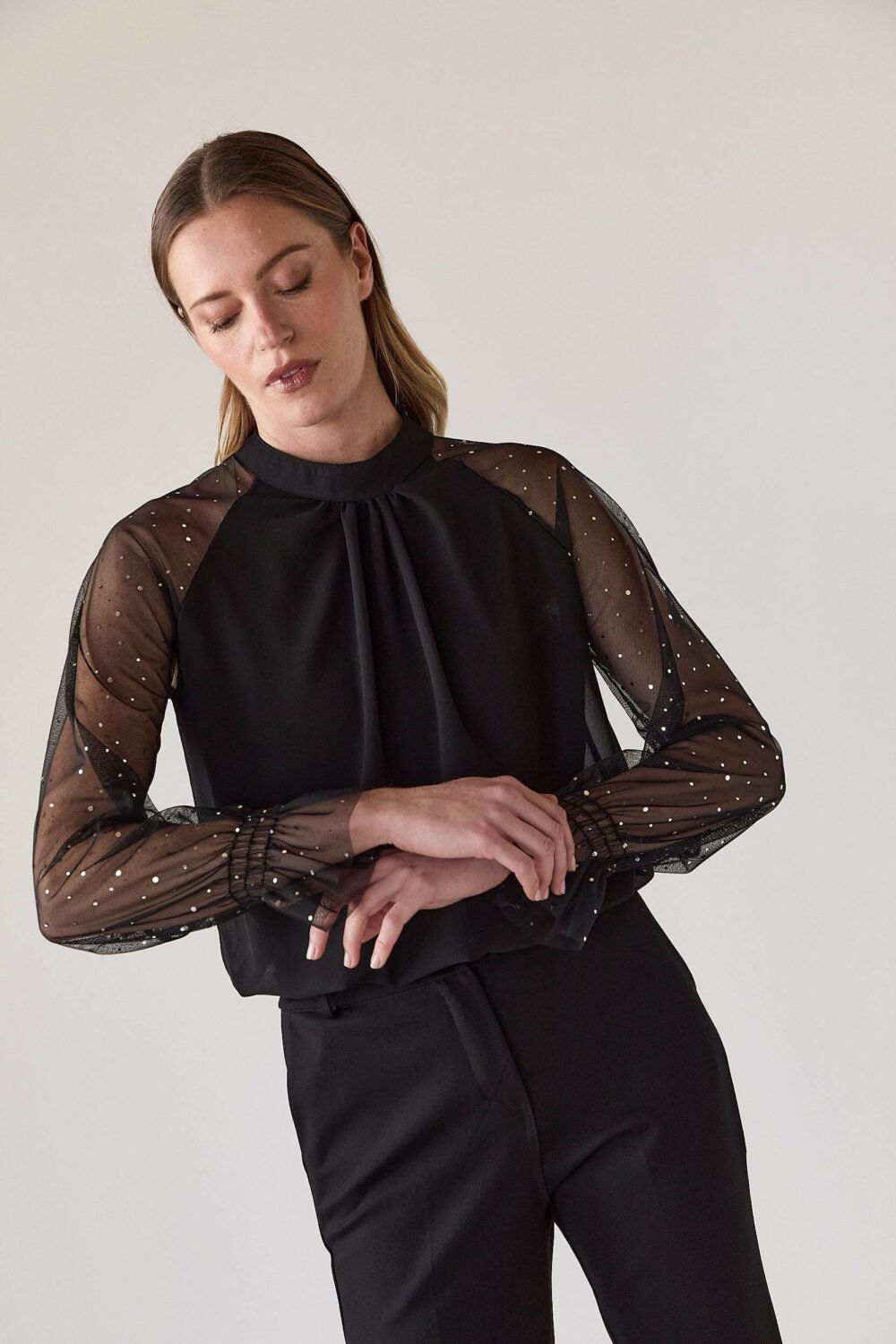 Pantalón sastre campana con cinturón negro